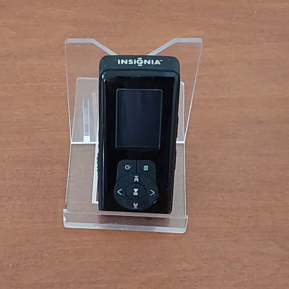 Insignia Sport Digital Mp3 Player with Case - Picture 1 of 8